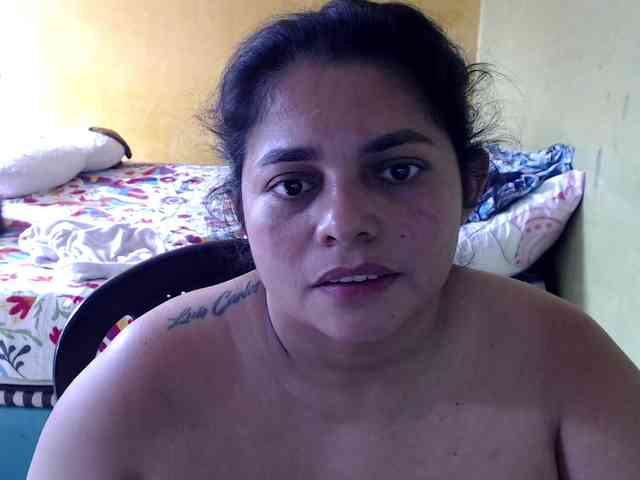 Mia-naughty's cam show statistics and live stream