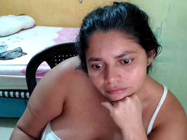 mia-naughty webcam