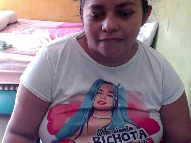 mia-naughty webcam