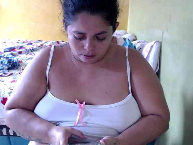 mia-naughty webcam
