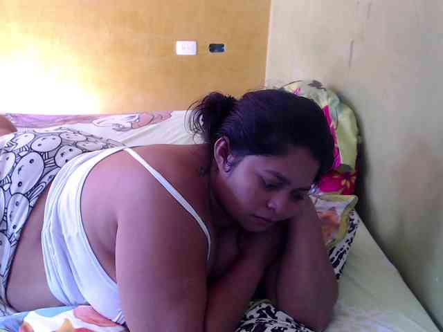 mia-naughty webcam