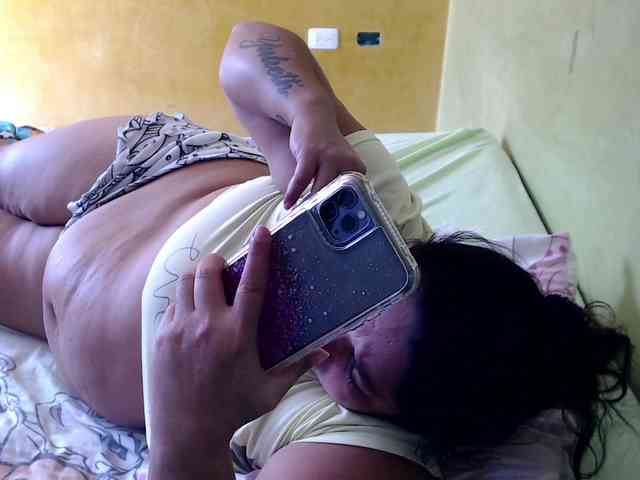 mia-naughty webcam
