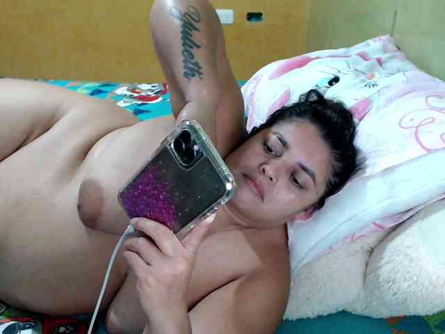 mia-naughty webcam