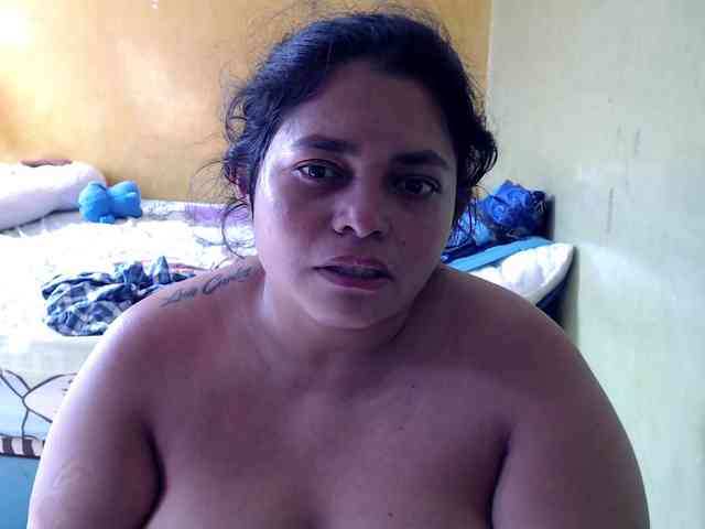 mia-naughty webcam