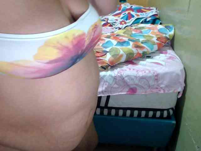 mia-naughty webcam