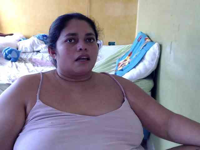 mia-naughty webcam