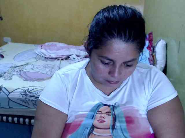 mia-naughty webcam