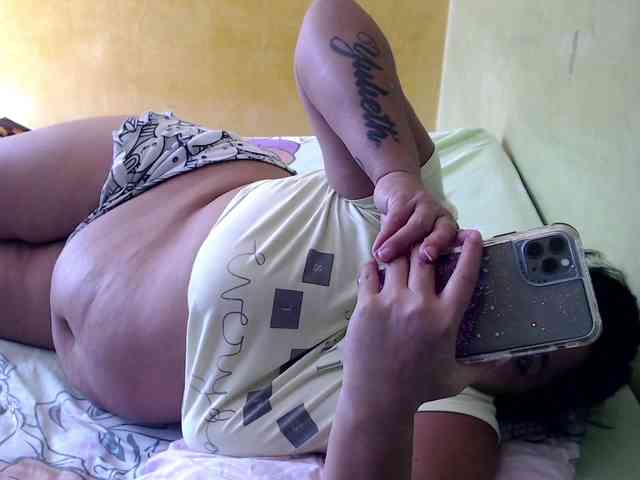 mia-naughty webcam