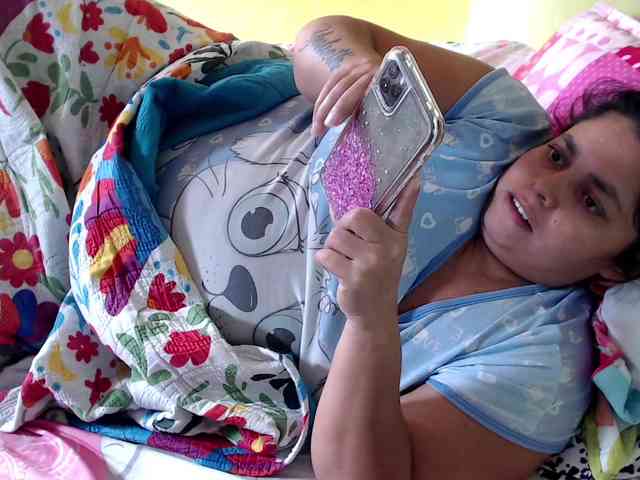 mia-naughty webcam