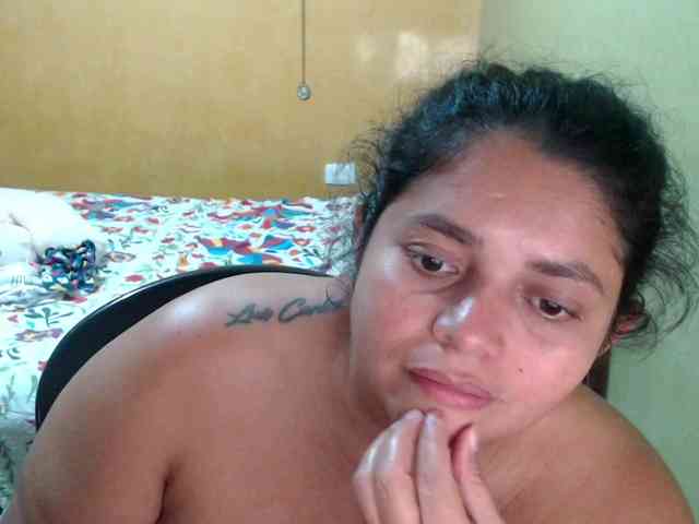 mia-naughty webcam
