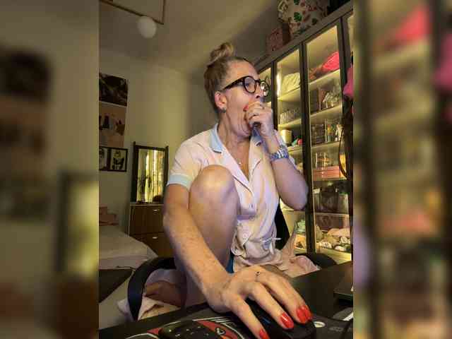 MadameLucienne webcam