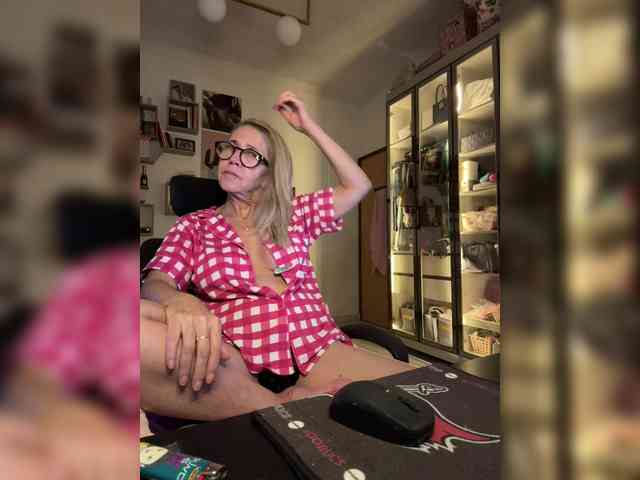 MadameLucienne webcam