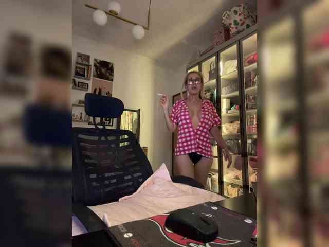 MadameLucienne webcam
