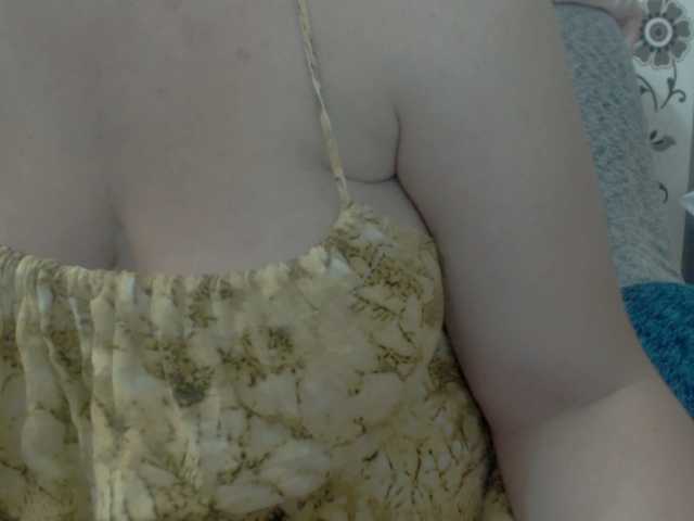 RoseLady1 live cam on BongaCams