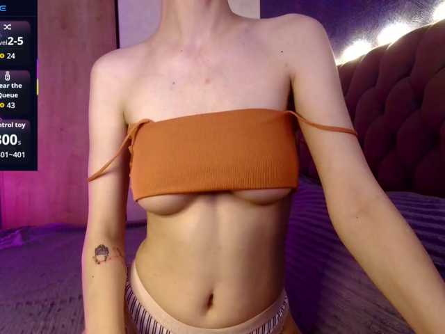 Nudeey live webcam show