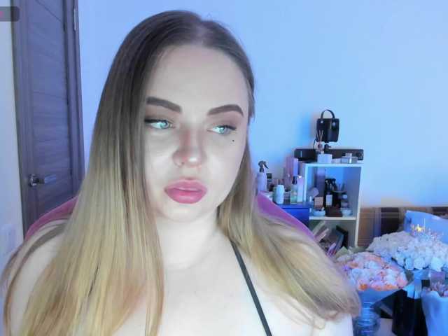 MishaLips live cam on BongaCams