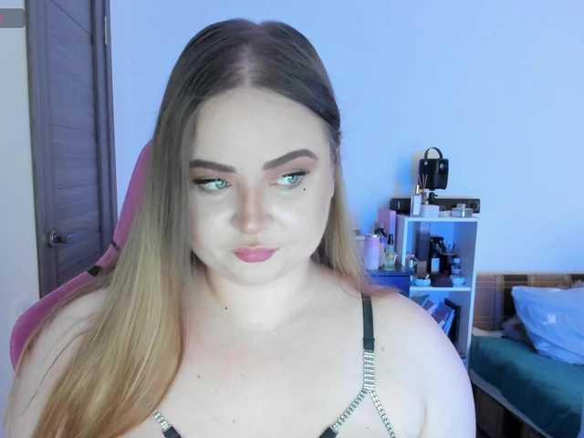 MishaLips live cam