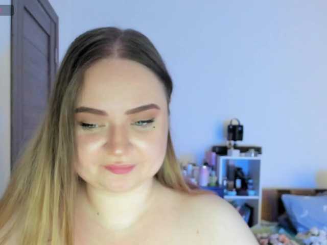 MishaLips live cam on BongaCams