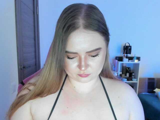 MishaLips live webcam show