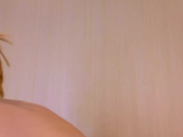 Emma-Blonde live cam on BongaCams