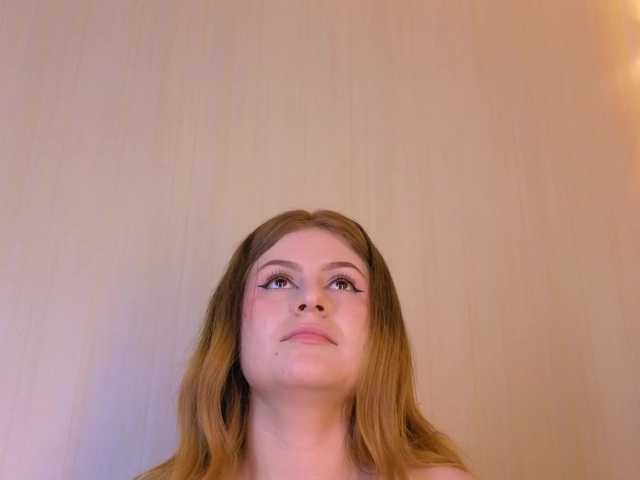Emma-Blonde live webcam show