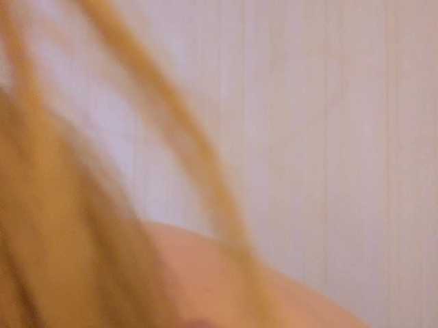 Emma-Blonde live cam on BongaCams