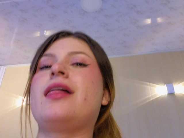 Emma-Blonde's BongaCams show and profile