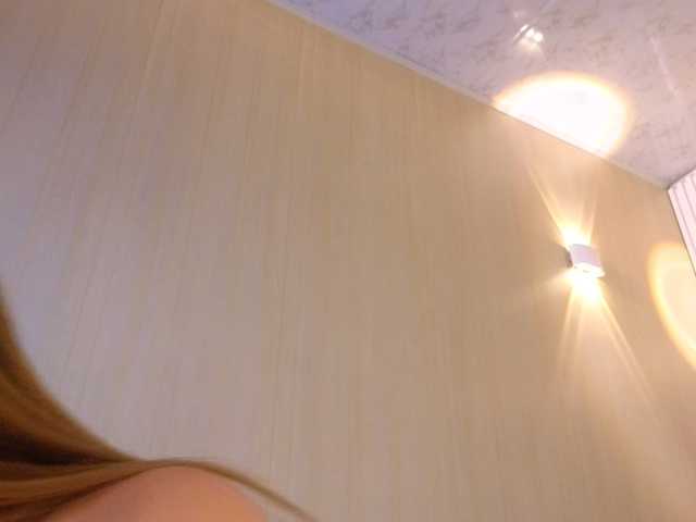 Emma-Blonde live cam on BongaCams