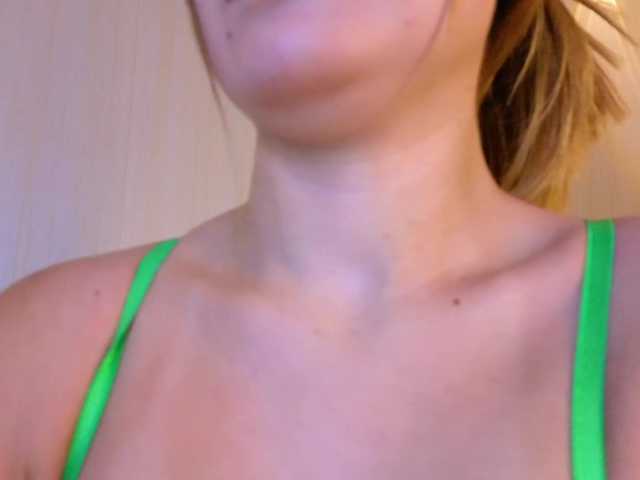 Emma-Blonde live cam on BongaCams