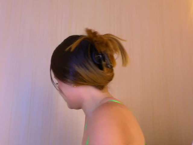 Emma-Blonde live cam on BongaCams