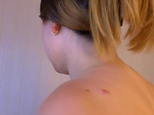 Emma-Blonde live webcam show