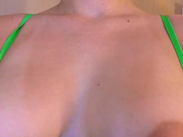 Emma-Blonde live cam on BongaCams