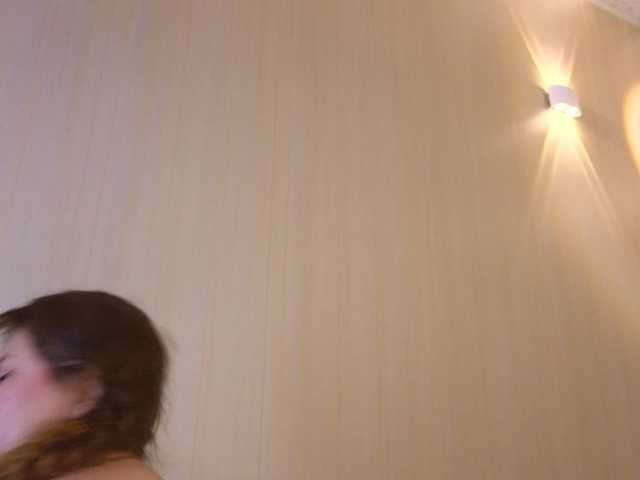 Emma-Blonde live cam on BongaCams