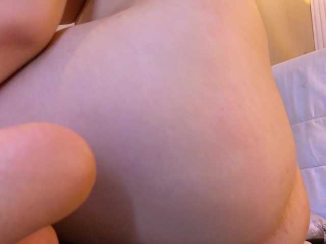 Emma-Blonde live cam on BongaCams