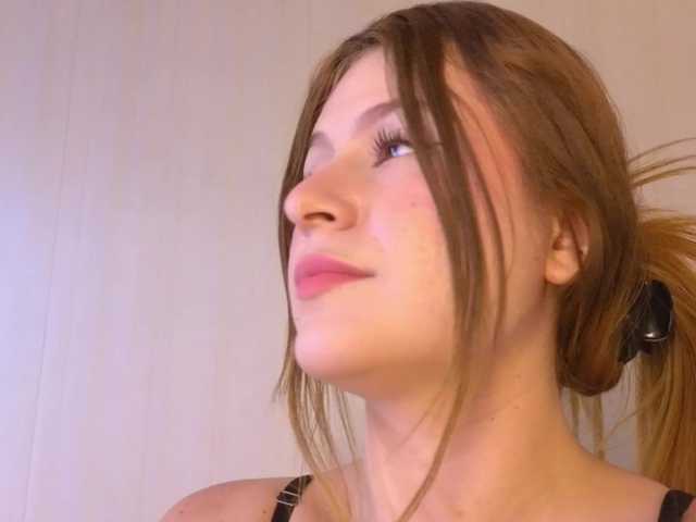 Emma-Blonde live cam preview