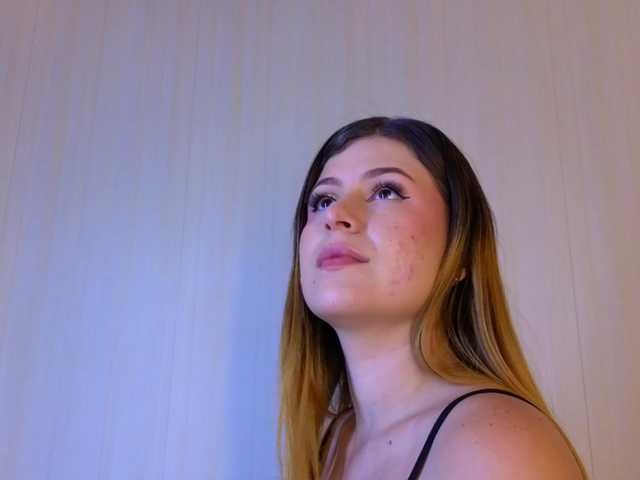 Emma-Blonde live cam on BongaCams