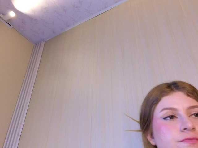 Emma-Blonde live cam on BongaCams