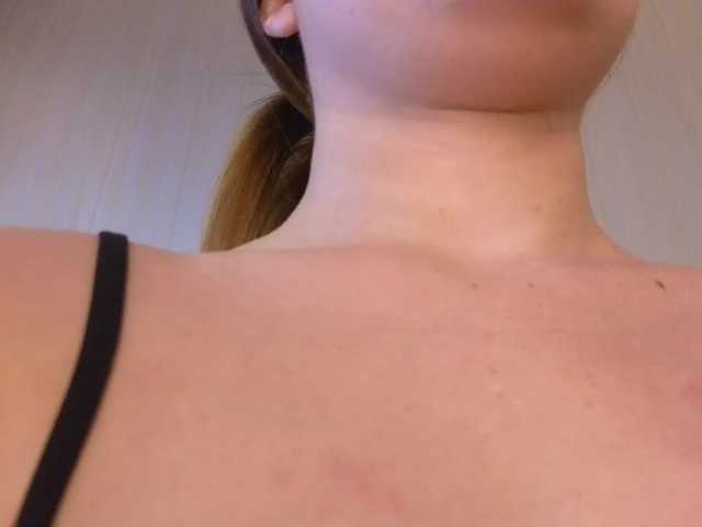 Emma-Blonde live cam on BongaCams