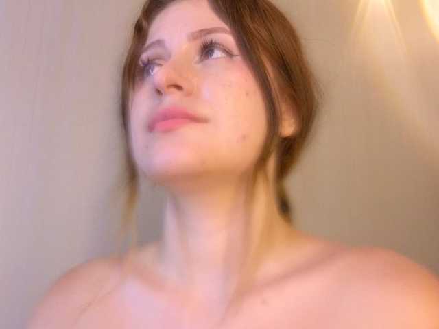 Emma-Blonde live cam on BongaCams