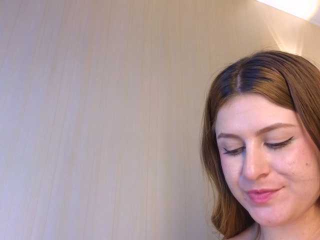 Emma-Blonde live cam on BongaCams