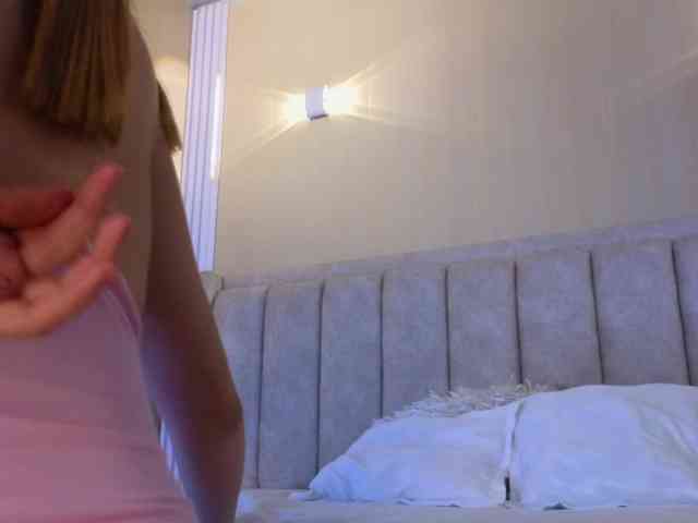 Emma-Blonde webcam
