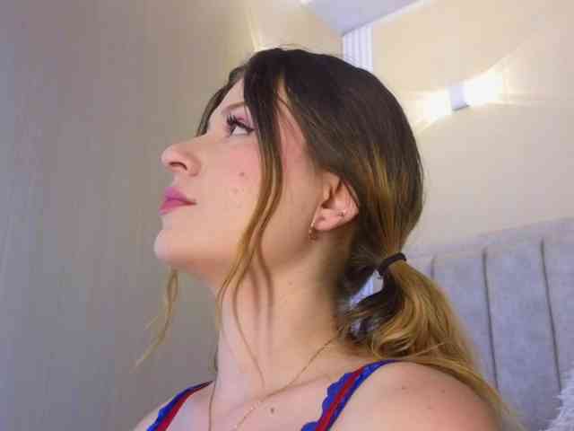 Emma-Blonde webcam