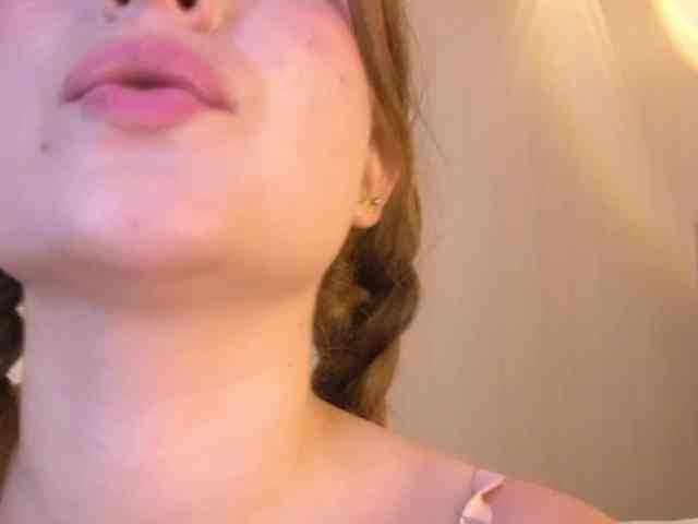 Emma-Blonde webcam