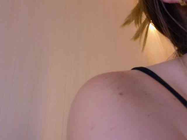 Emma-Blonde Live Webcam on BongaCams