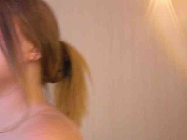 Emma-Blonde webcam