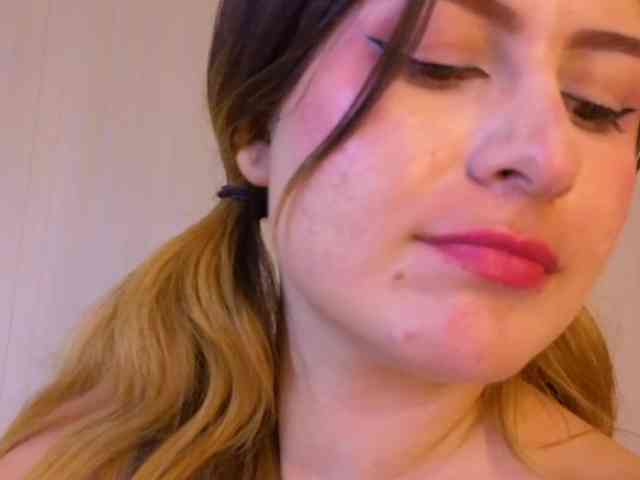 Emma-Blonde webcam