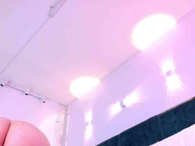 Emma-Blonde webcam