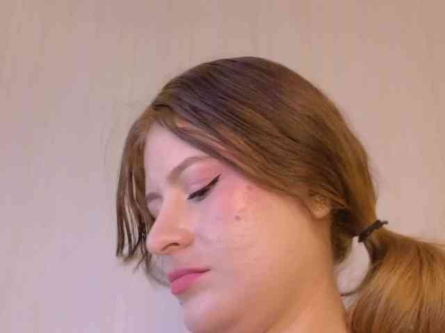 Emma-Blonde webcam