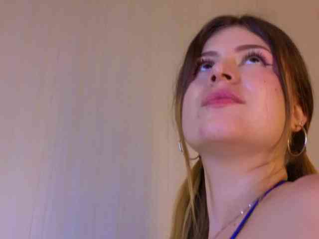 Emma-Blonde webcam