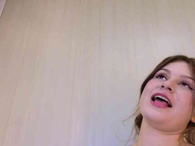 Emma-Blonde webcam